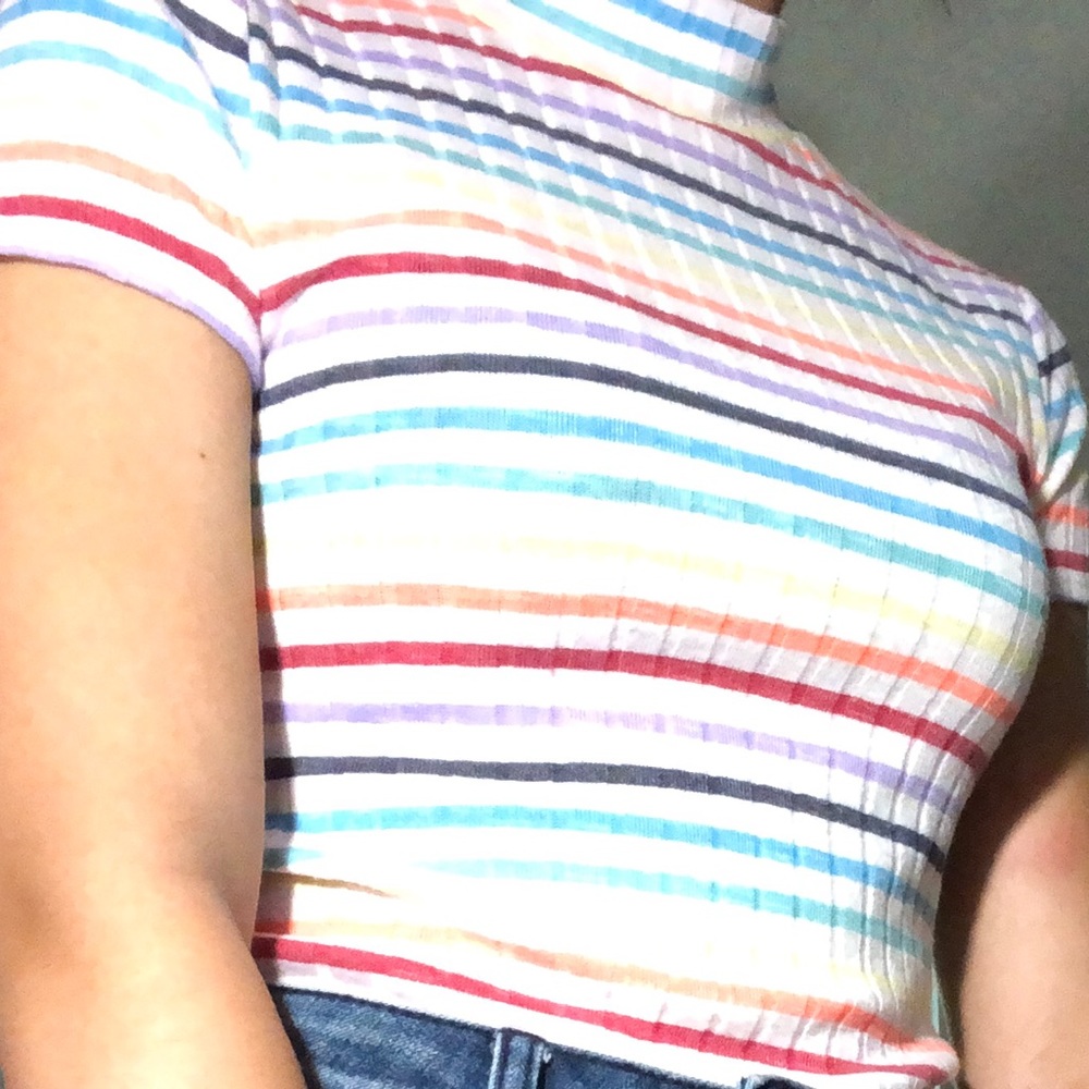 Colorful high neck cropped tee!